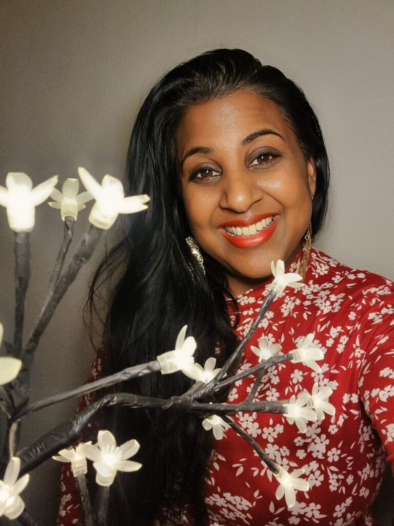 VIDEO: Minivlog 2023/32: Tasiana Ramdin Talks ‘Christmas Eve’