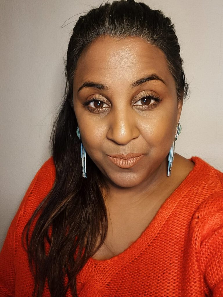 VIDEO: MINIVLOG 2023/33: Tasiana Ramdin Talks ‘Voornemens of doelen’